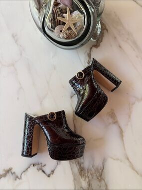 High-Platform Croc-Embossed Mule in Dark Brown